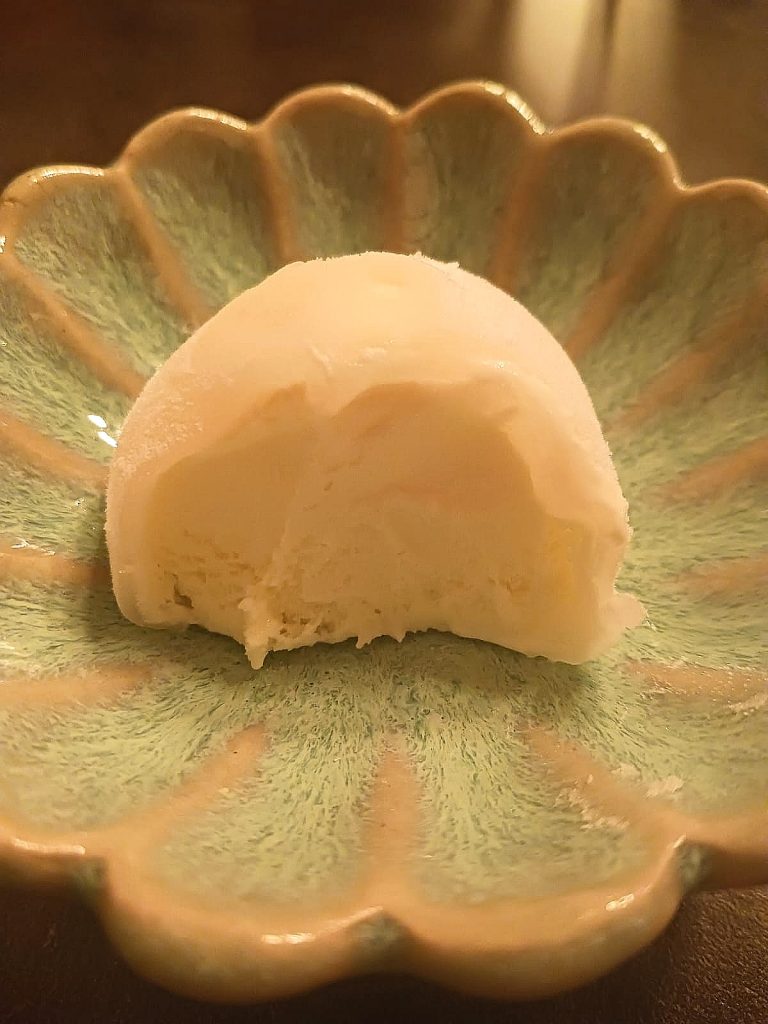 Brachetto fusion. Il dolce, il rosso, il rosè. Le petit restaurant japonais ad Avigliana. mochi alla vaniglia