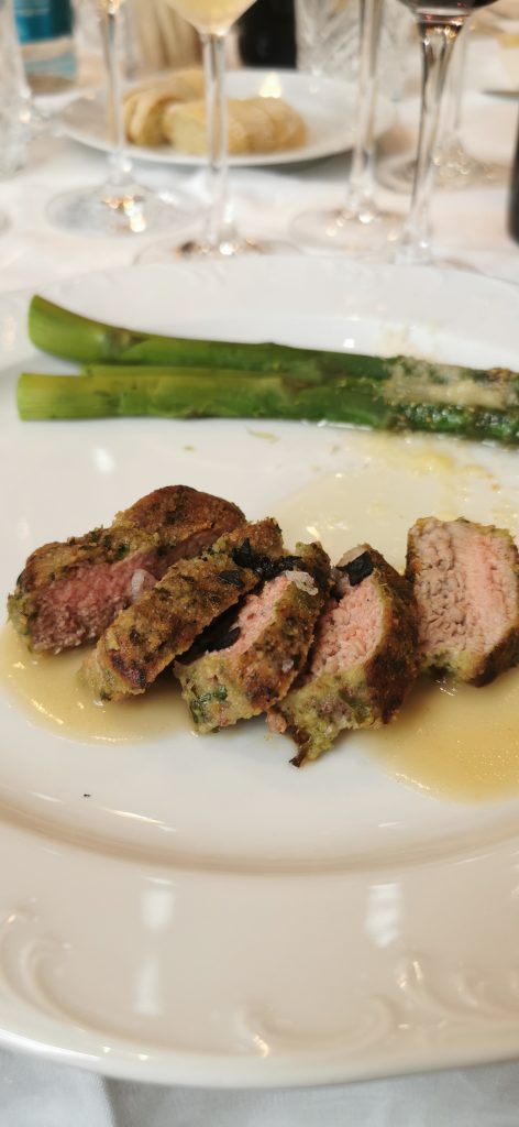 Controfiletto in crosta di erbette e asparagi di Santena al burro