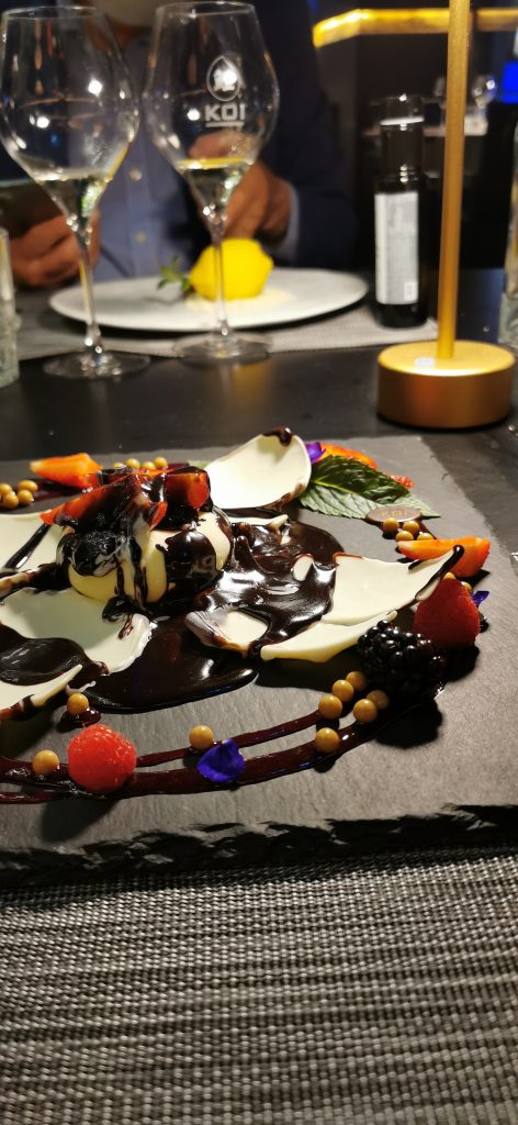 Sfera di cioccolato bianco