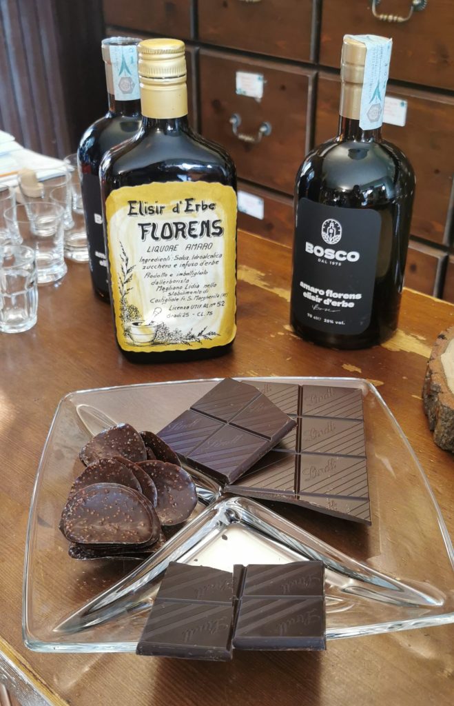 amaro florens elisir erboreale di torino con cioccolato fondente