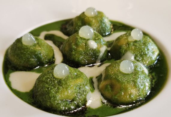 Bottoni al brasato con cime di rapa e gel di limone